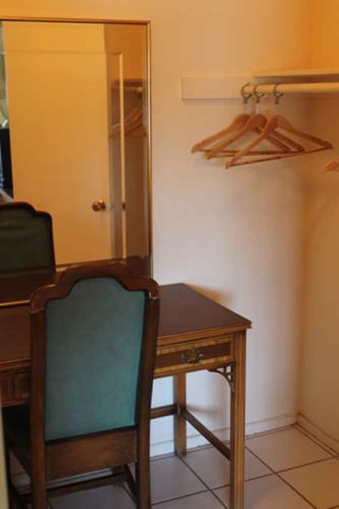 Indio Holiday Motel photo 23