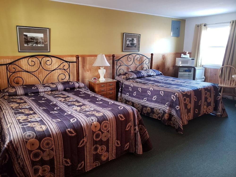 The Colonial Motel photo 17