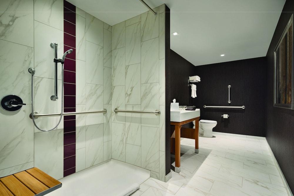 The Landing Hotel at Rivers Casino & Resort photo 23