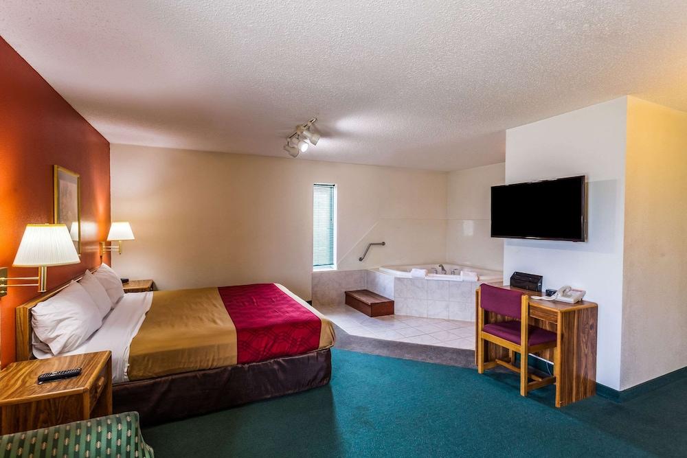 Econo Lodge Lincoln photo 33