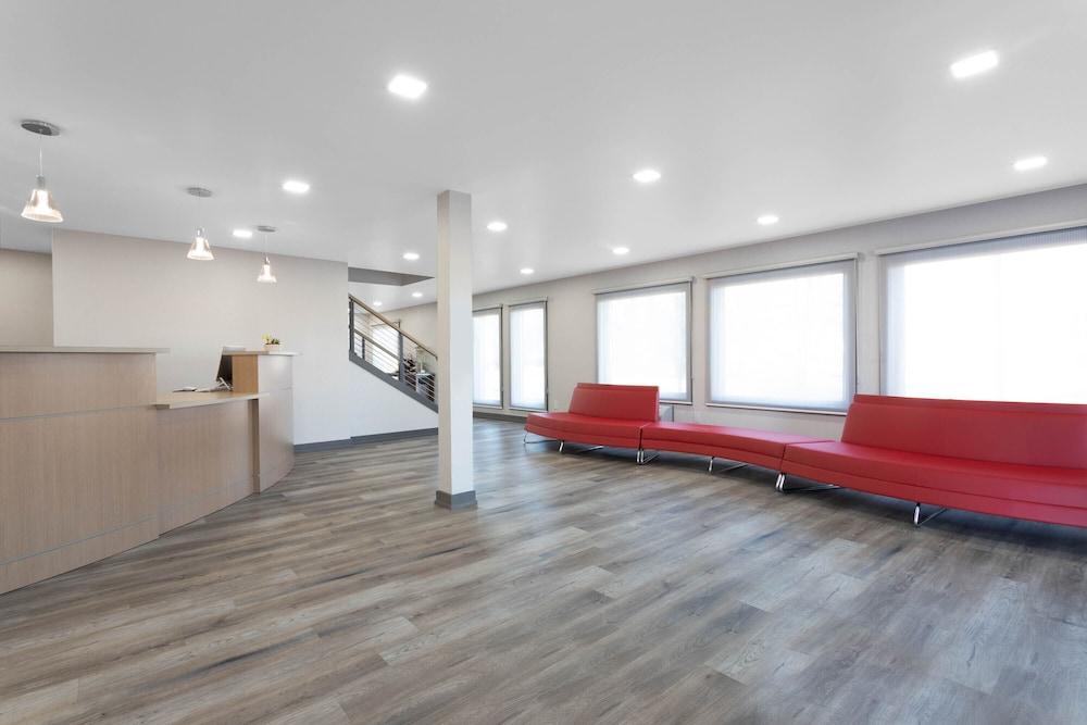 Travelodge by Wyndham Elkhart photo 3
