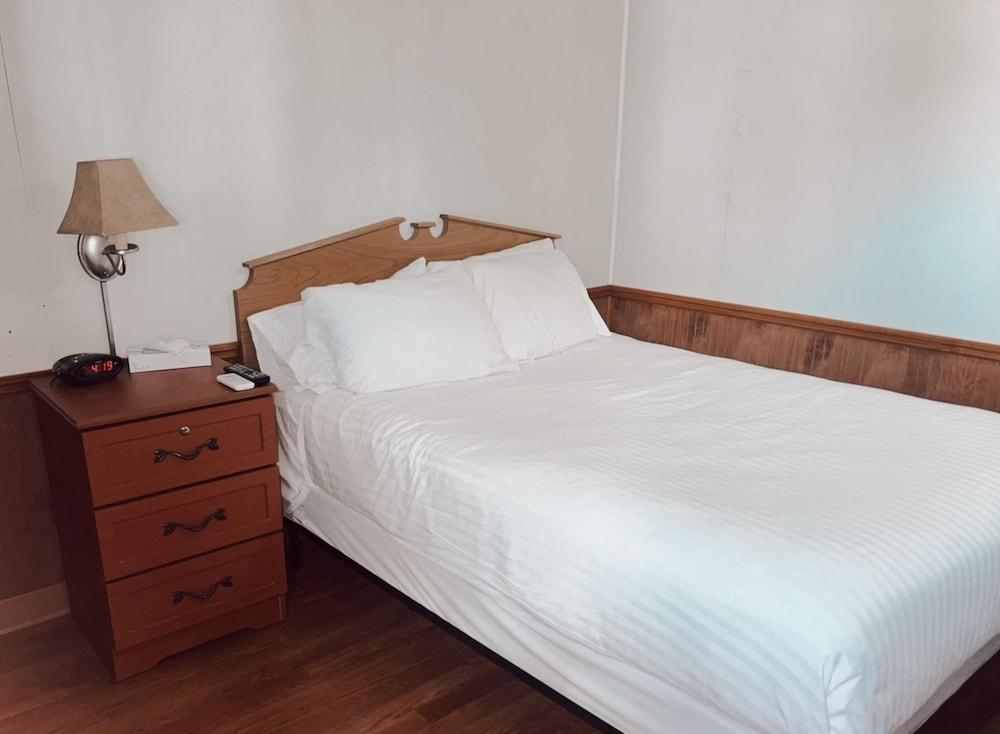 Hampton Motel photo 6