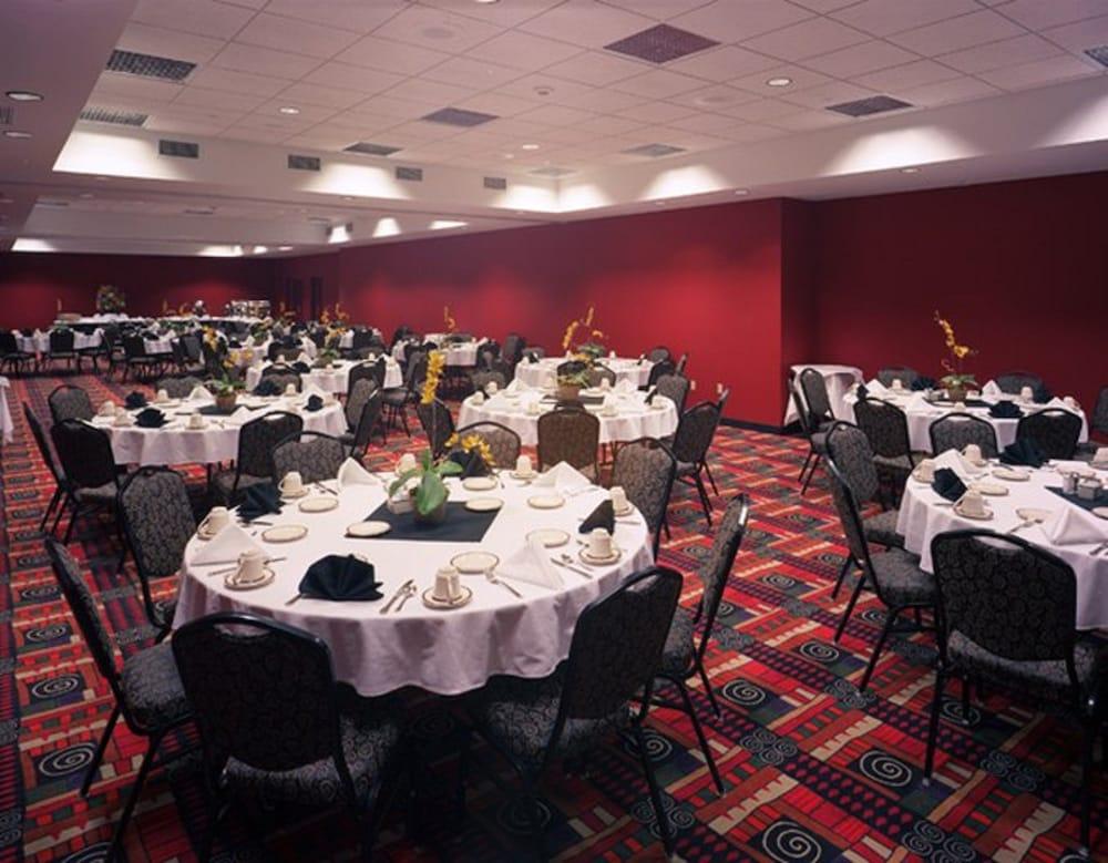 Holiday Inn Pewaukee - Milwaukee West by IHG photo 22