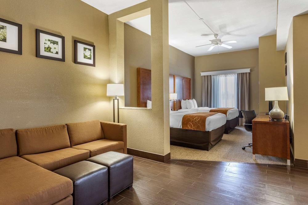 Comfort Suites Batesville photo 3