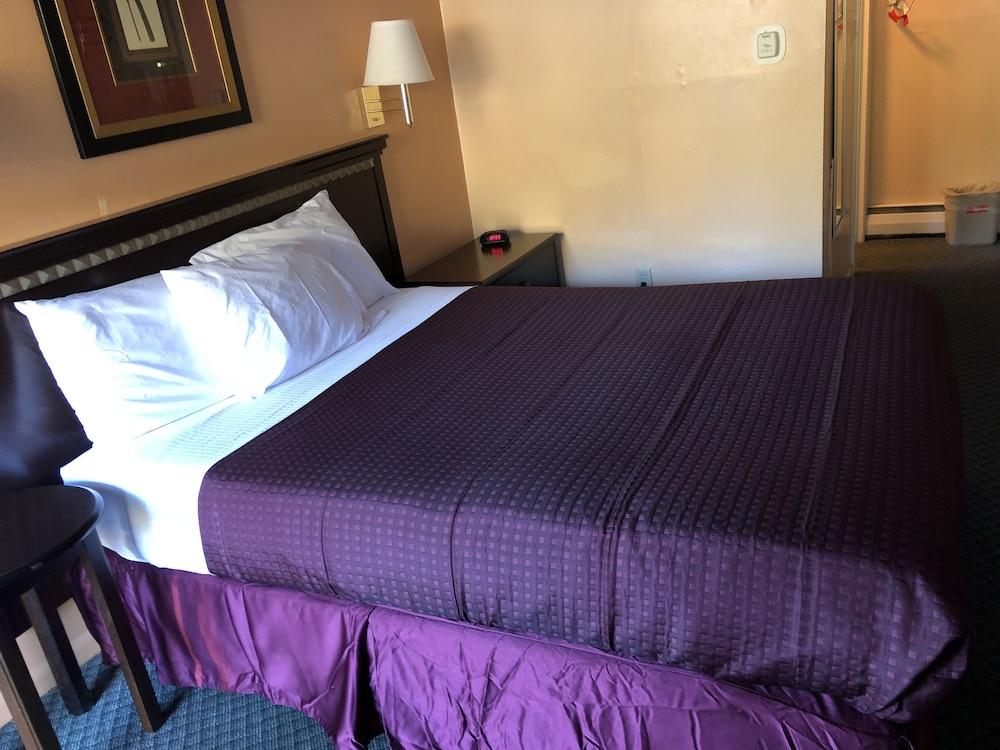 Hometown Inn Athens photo 11