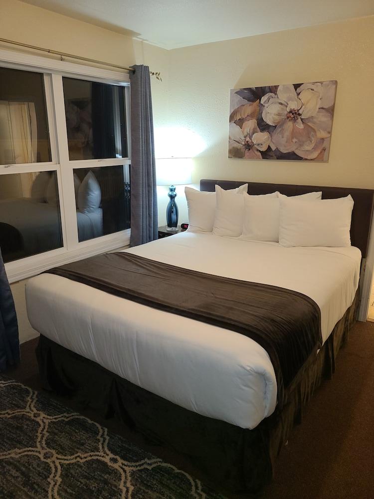 Lamplighter Cabins & Suites photo 25