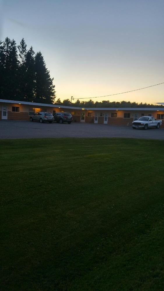 Prairie Motel photo 12