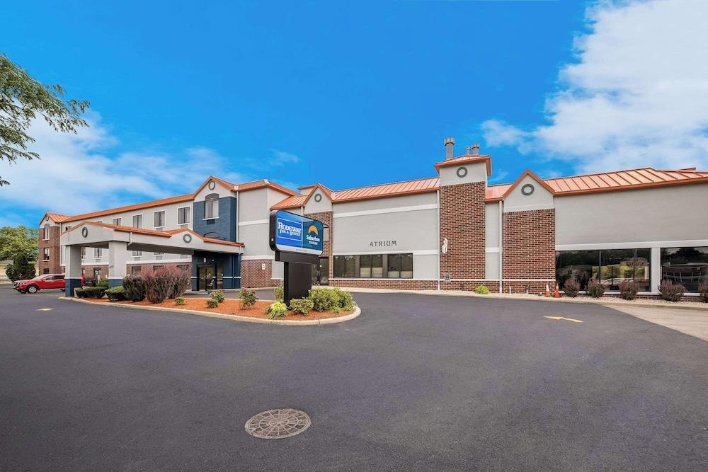 Suburban Studios Milwaukee Airport photo 35