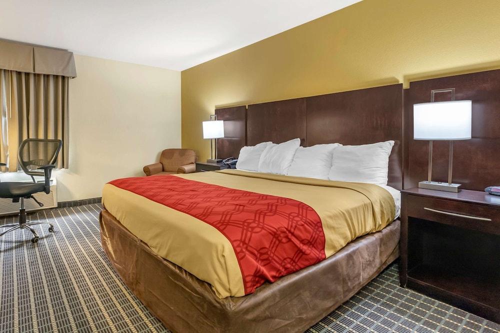 Econo Lodge Brunswick Travel Center photo 6
