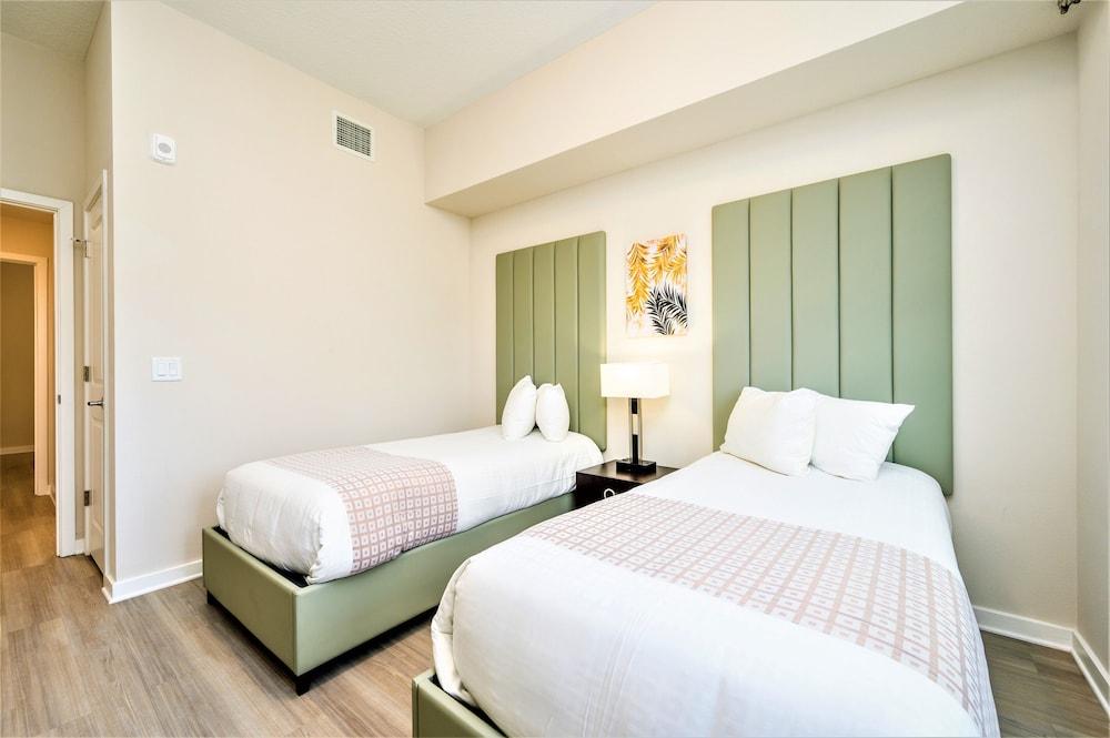 Vista Cay Resort by Millenium at Universal Blvd photo 7