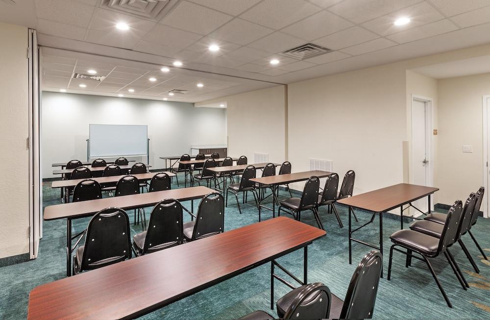 Candlewood Suites Houston North I45 by IHG photo 27