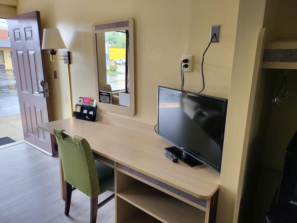 Budget Host Inn Bristol photo 39