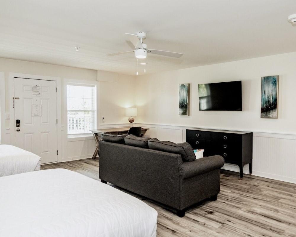 Saltwater Suites photo 19