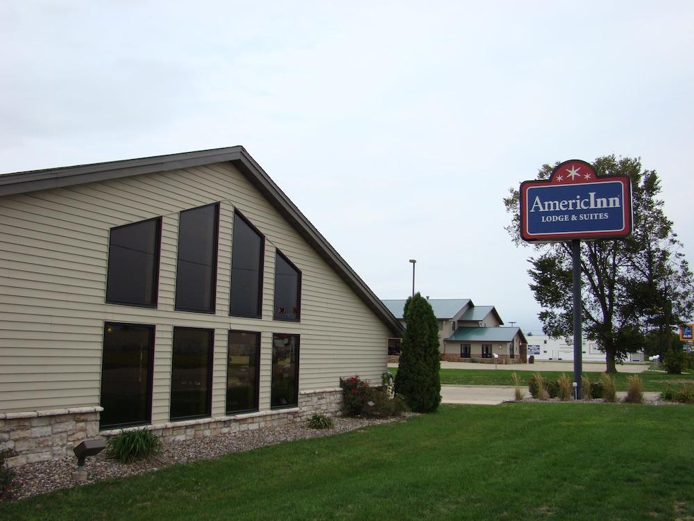 AmericInn by Wyndham Kewanee photo 1