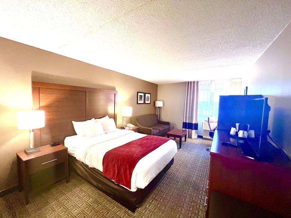 The Clocktower Hotel at Century House, an Ascend Collection Hotel photo 9