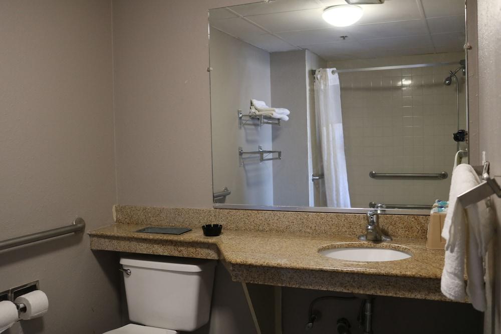 Rodeway Inn Brooklawn photo 32