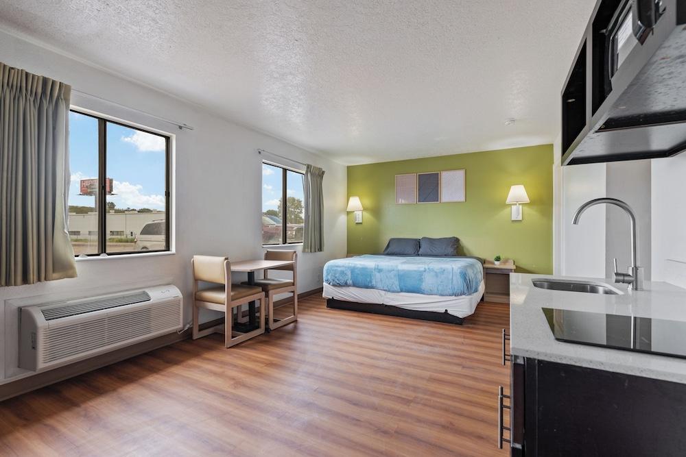 Evanston Inn Extended Stay photo 3