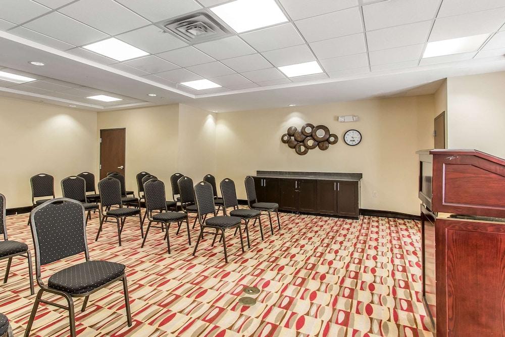 Comfort Suites Lawton Near Fort Sill photo 32