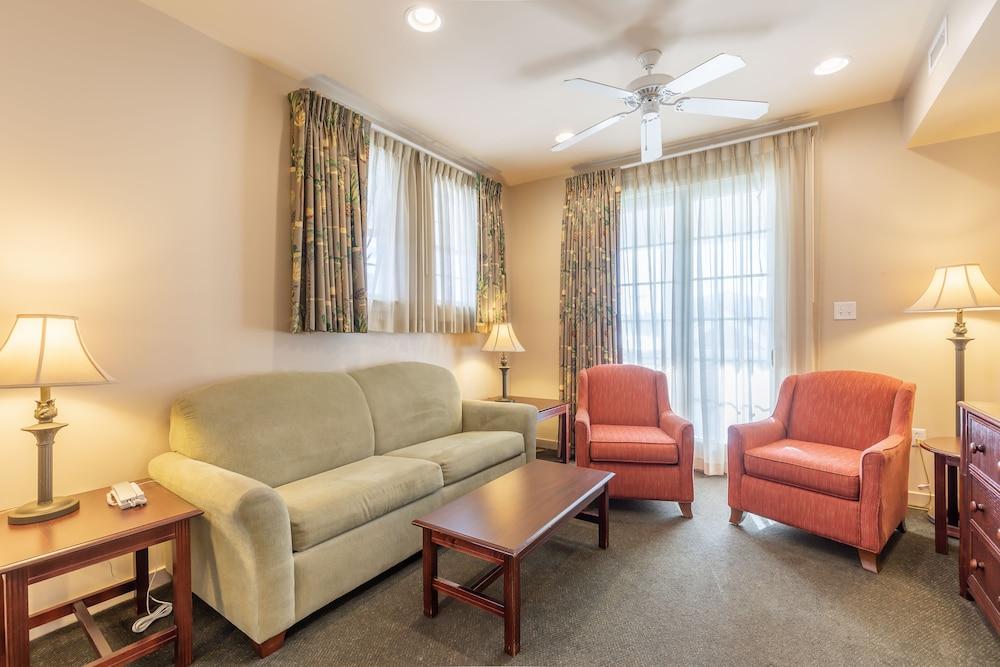 Ebb Tide Suites photo 11