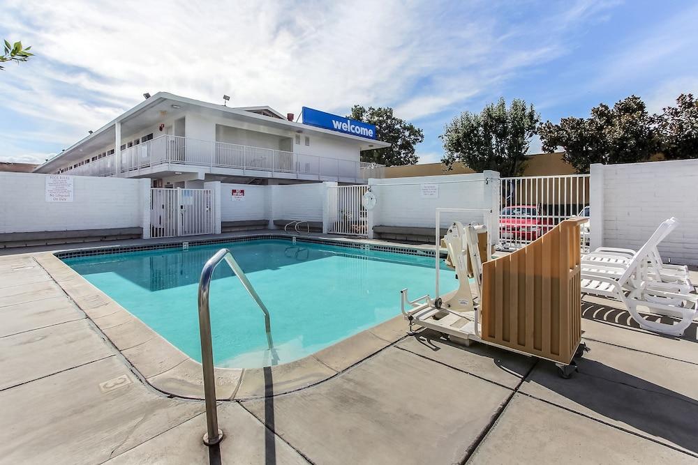 Super 8 by Wyndham Santa Clara photo 21