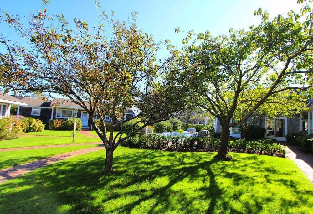 Brant Point Courtyard photo 26