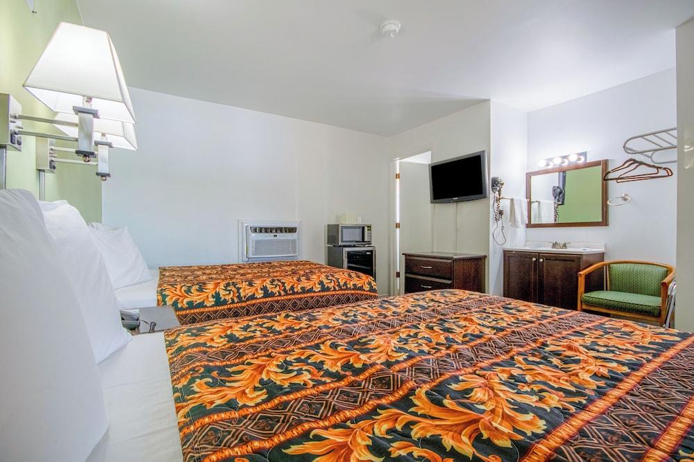 OYO Travelier Motel photo 54