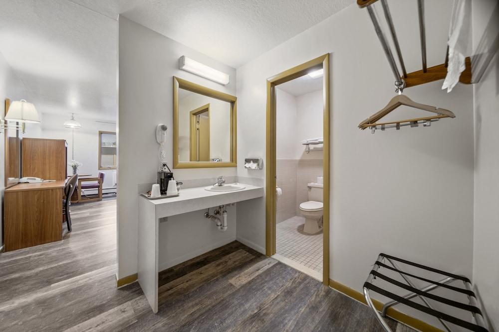 Executive Inn Cass City photo 3