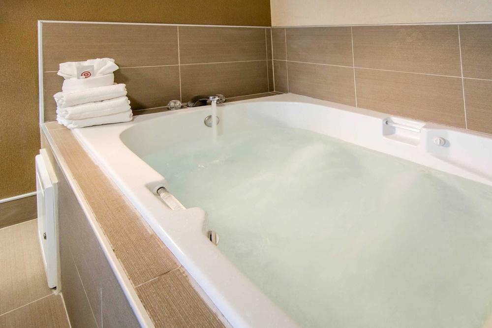 Comfort Suites Linn County photo 50