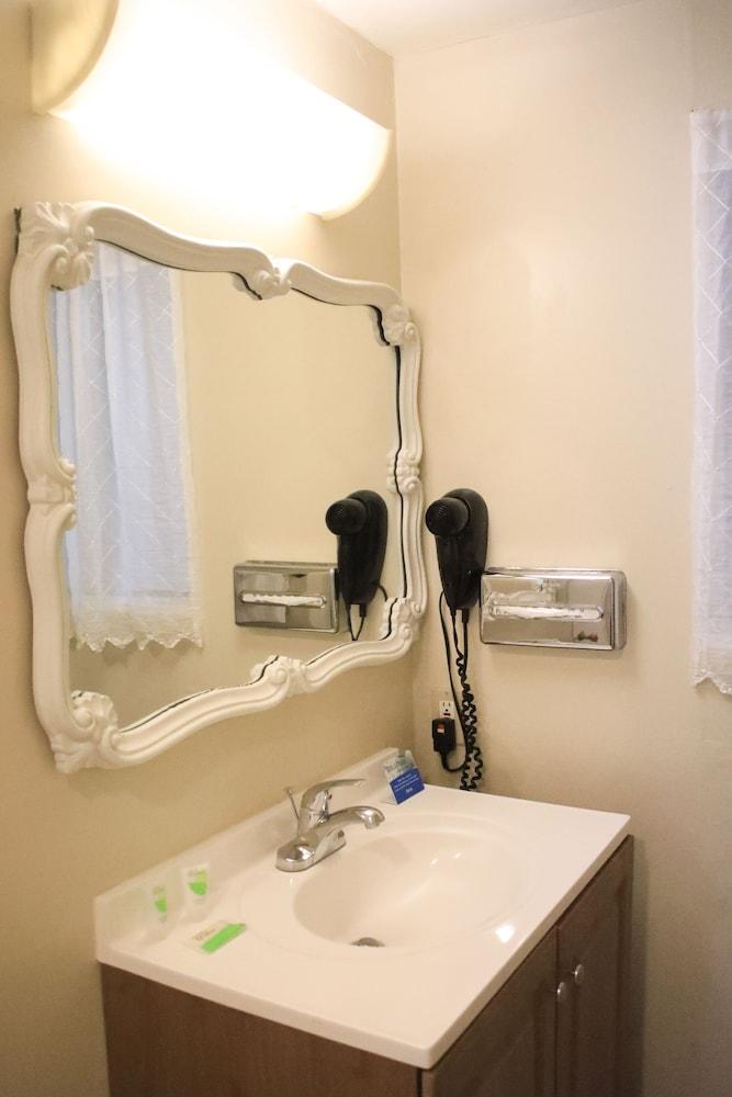 Carmel Resort Inn photo 20