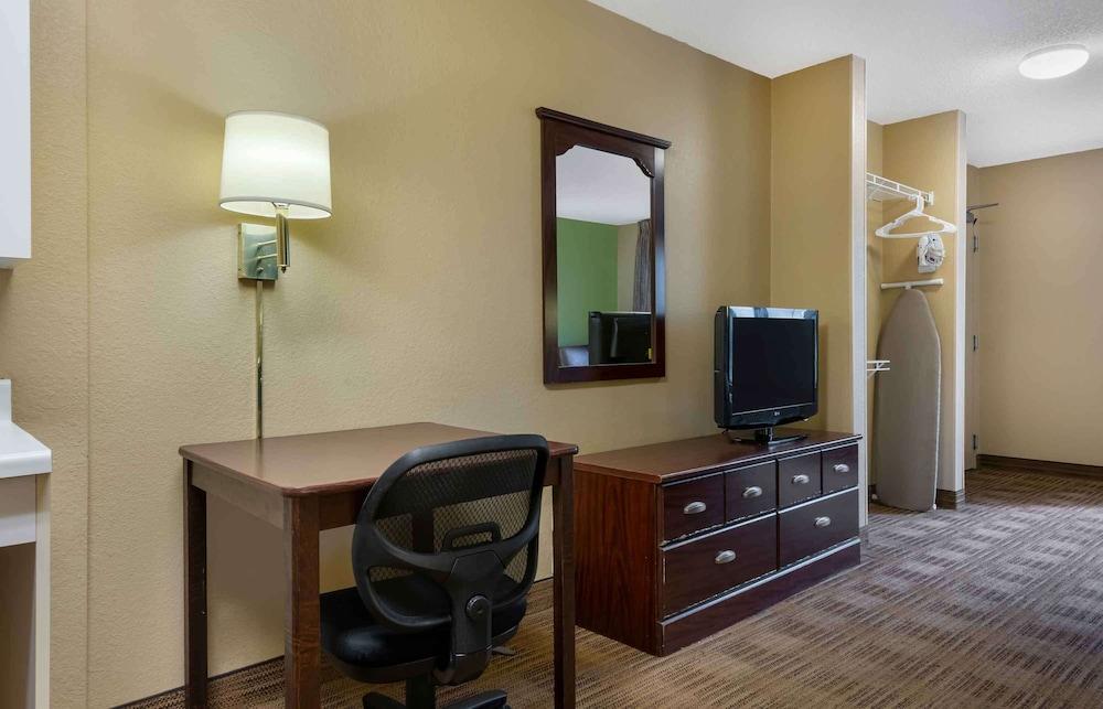 Extended Stay America Select Suites Gainesville I-75 photo 10