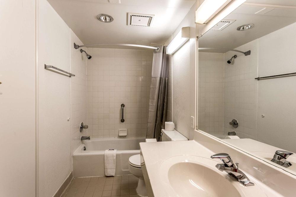 Americas Best Value Inn Edgewood photo 17