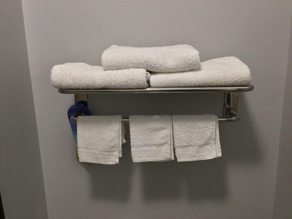 Days Inn by Wyndham Freeport photo 23