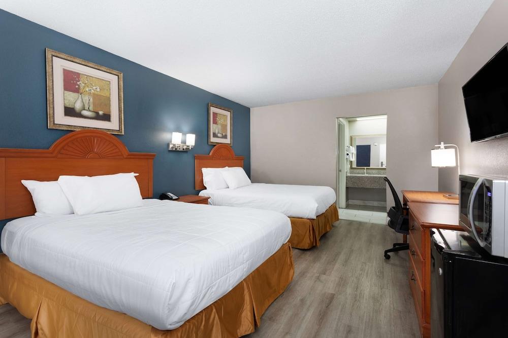 Baymont by Wyndham Marianna photo 21