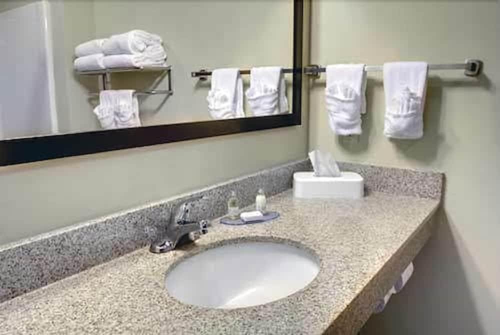 Stanton Inn & Suites photo 9