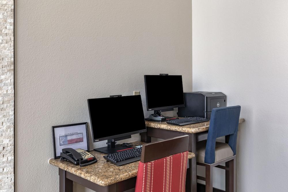Comfort Suites Granbury photo 35