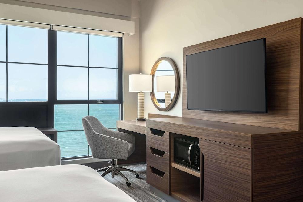 Hampton Inn & Suites Maui North Shore photo 11