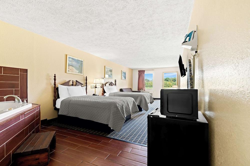 Americas Best Value Inn & Suites Mt. Pleasant photo 5
