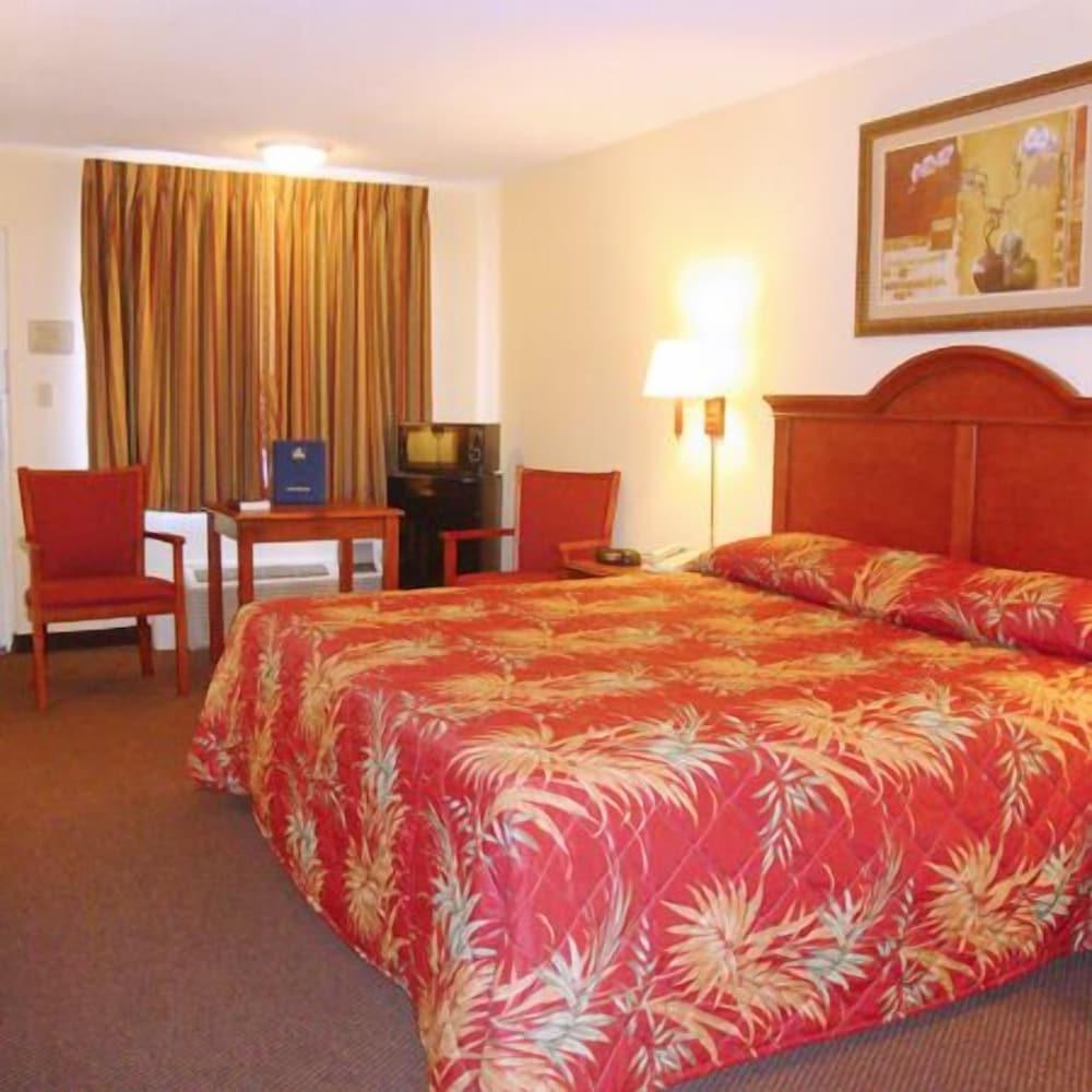 Rodeway Inn Forsyth near GA Public Safety Training Center photo 7