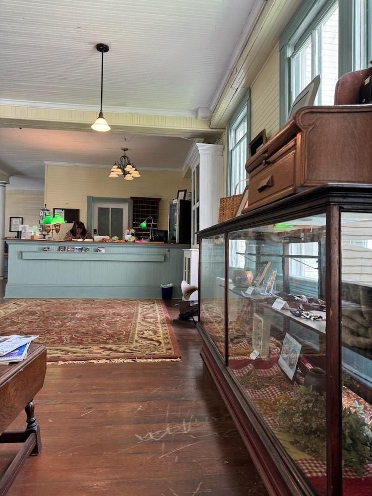 Balsam Mountain Inn photo 9