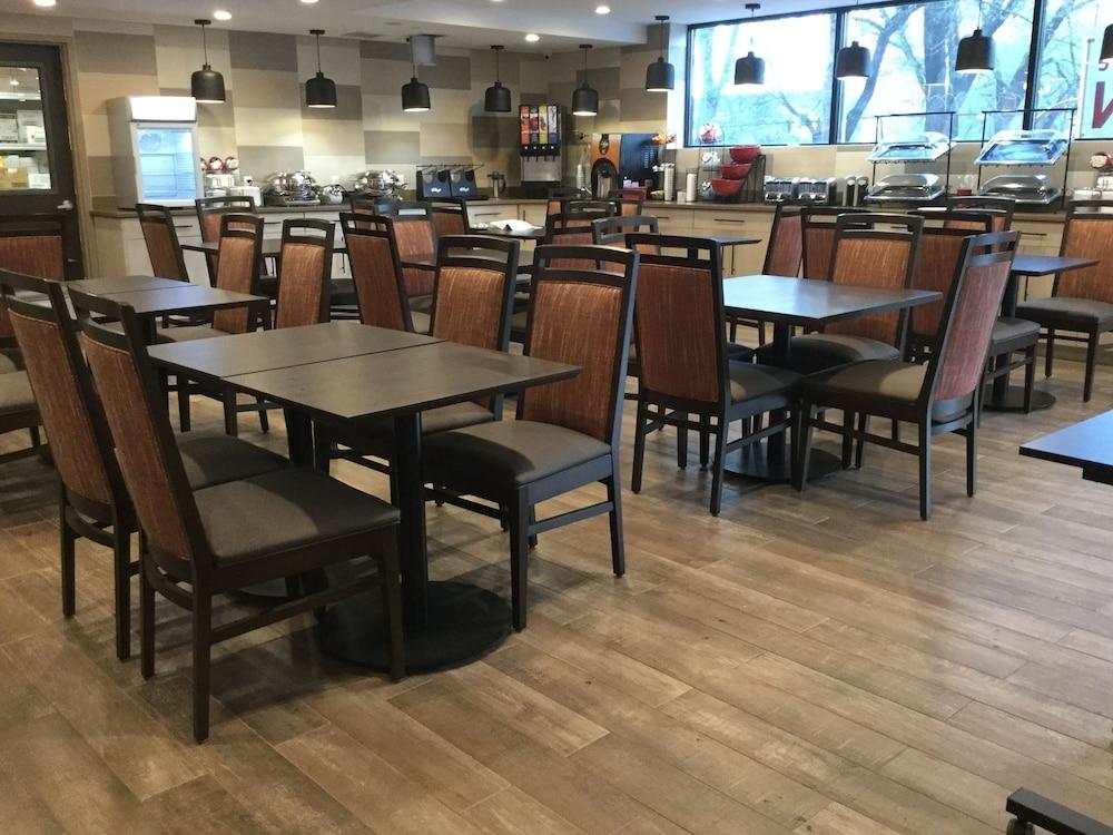 Ramada by Wyndham Bronx Terminal photo 22