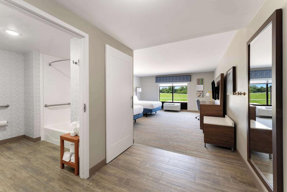 Hampton Inn Milford photo 16