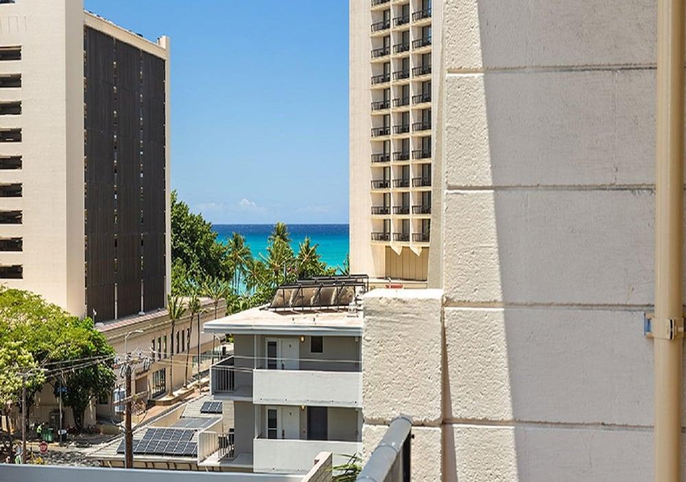 Castle Bamboo Waikīkī Hotel photo 46