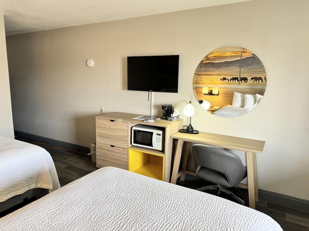 Days Inn by Wyndham Van Horn TX photo 8