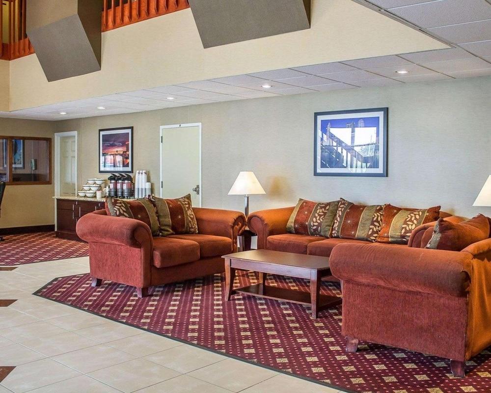 Howard Johnson by Wyndham Columbus State Fairgrounds I-71 photo 4