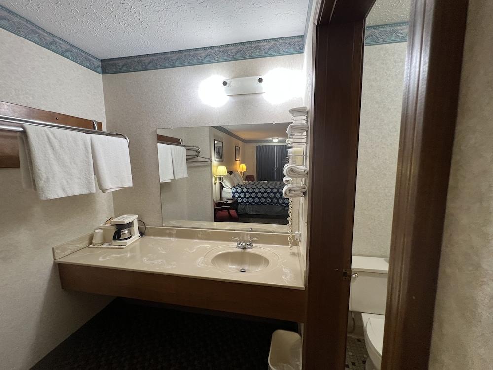 Americas Inn photo 82