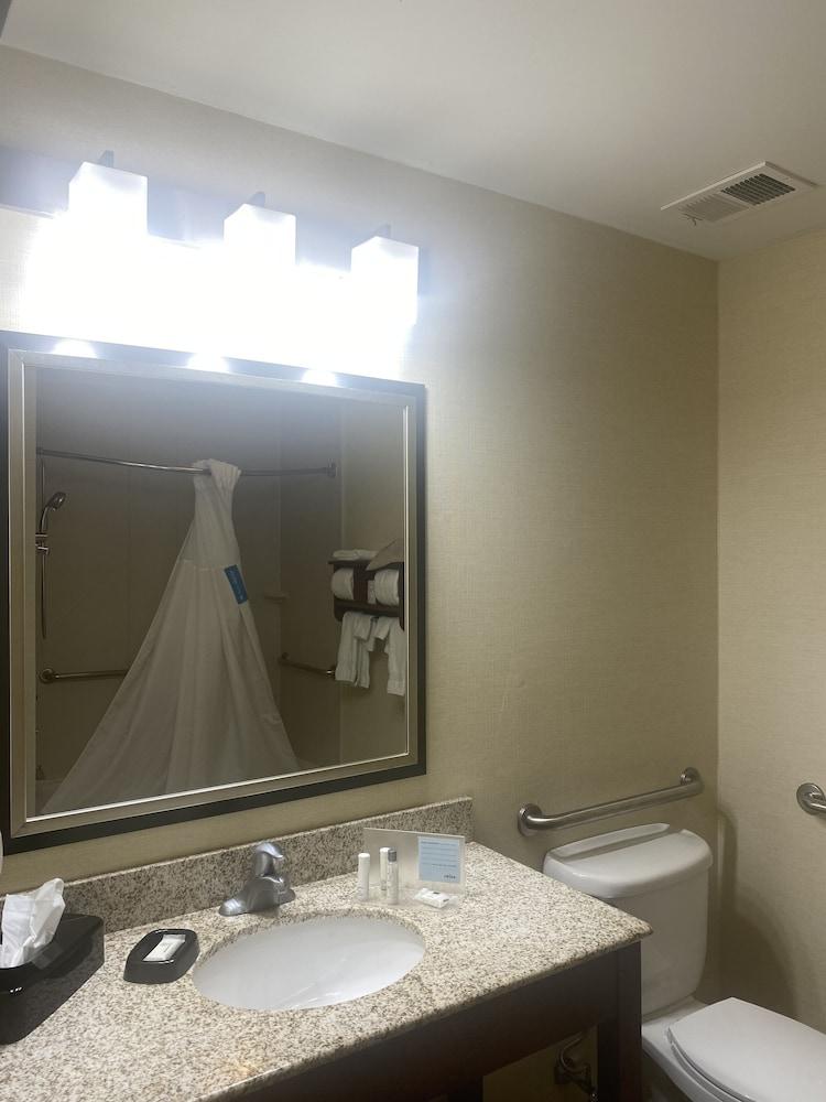 Wingate by Wyndham Steubenville photo 14