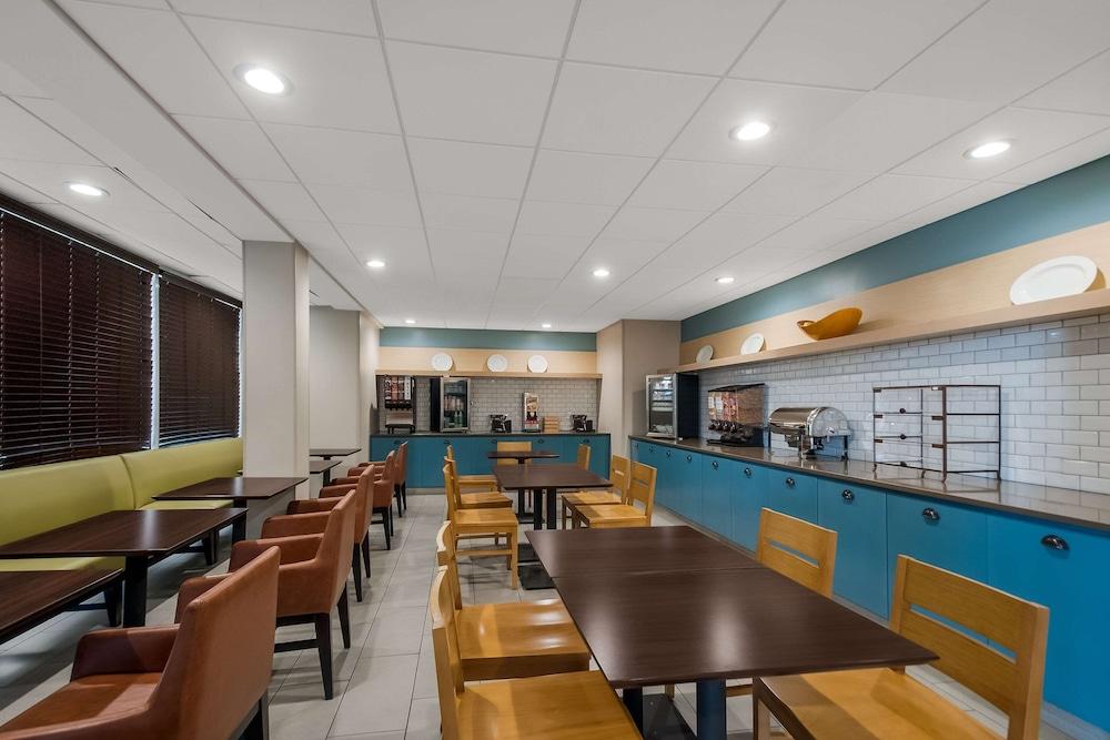 Country Inn & Suites by Radisson, Fredericksburg South (I-95), VA photo 18
