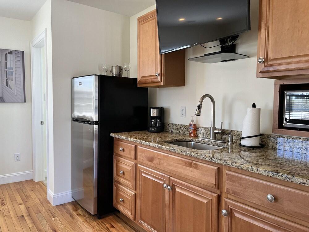 Beach Breeze Inn photo 43