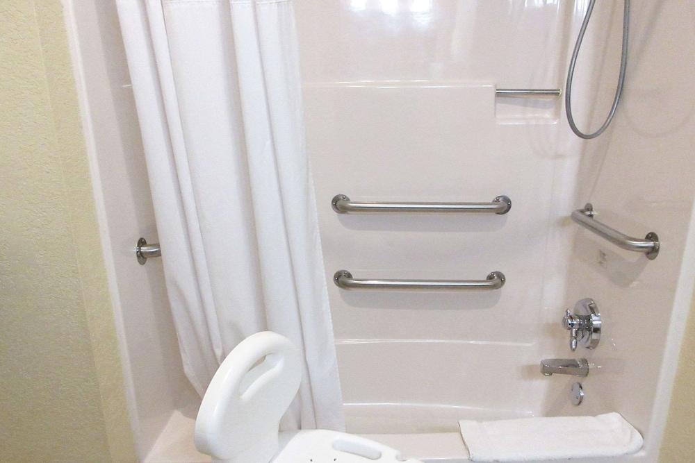 Quality Inn & Suites Benton Harbor - St. Joseph photo 19