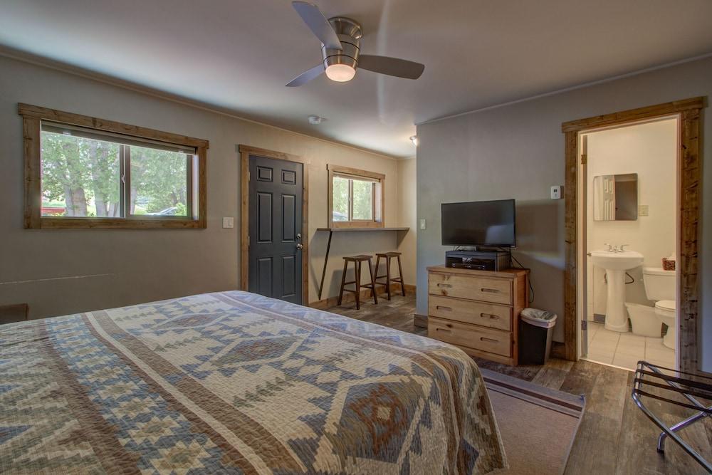 The Lodges of Oak Creek photo 9